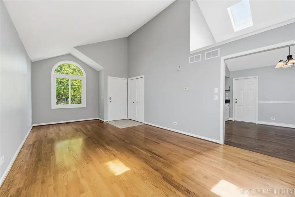 562 Roxbury Drive Naperville IL 60565
