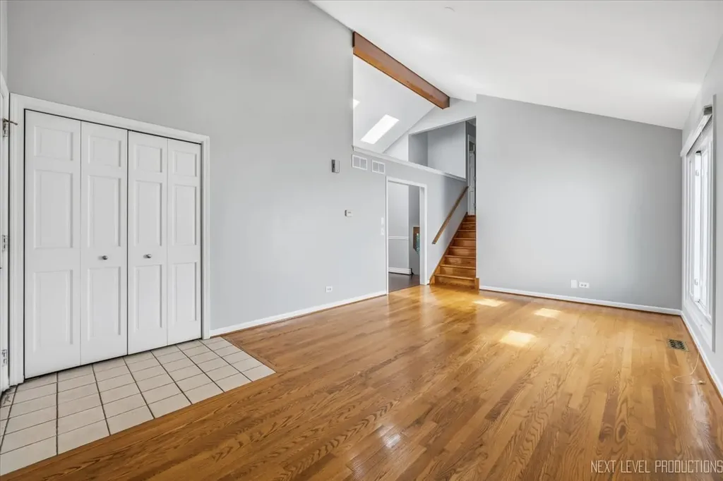 562 Roxbury Drive Naperville IL 60565