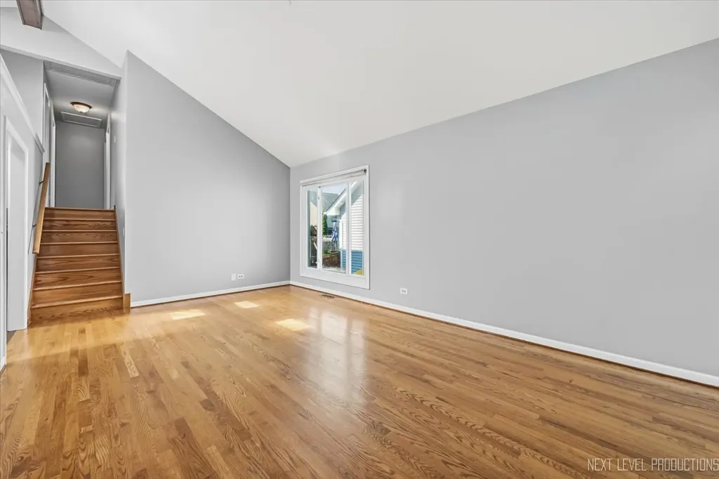 562 Roxbury Drive Naperville IL 60565