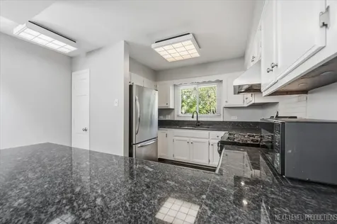 562 Roxbury Drive Naperville IL 60565