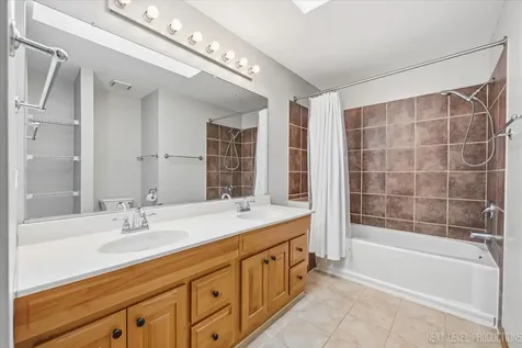 562 Roxbury Drive Naperville IL 60565