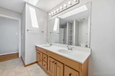 562 Roxbury Drive Naperville IL 60565