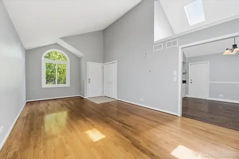 562 Roxbury Drive Naperville IL 60565