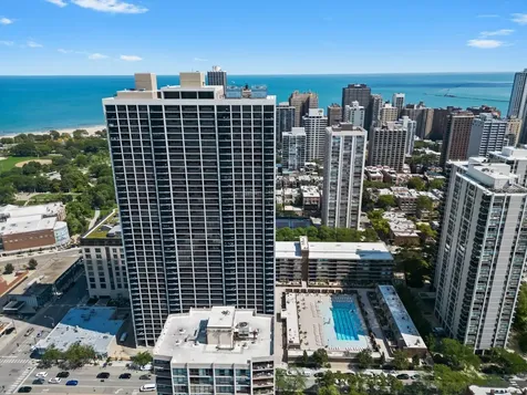1560 North Sandburg Terrace Chicago IL 60610