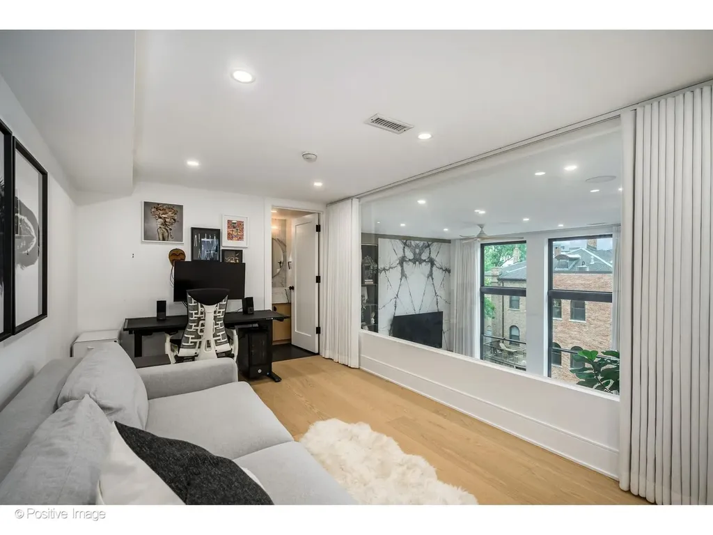 1660 North Hudson Avenue Chicago IL 60614