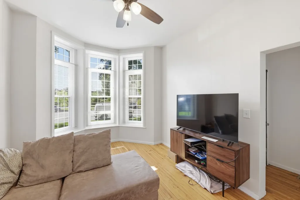 3819 South Wabash Avenue Chicago IL 60653