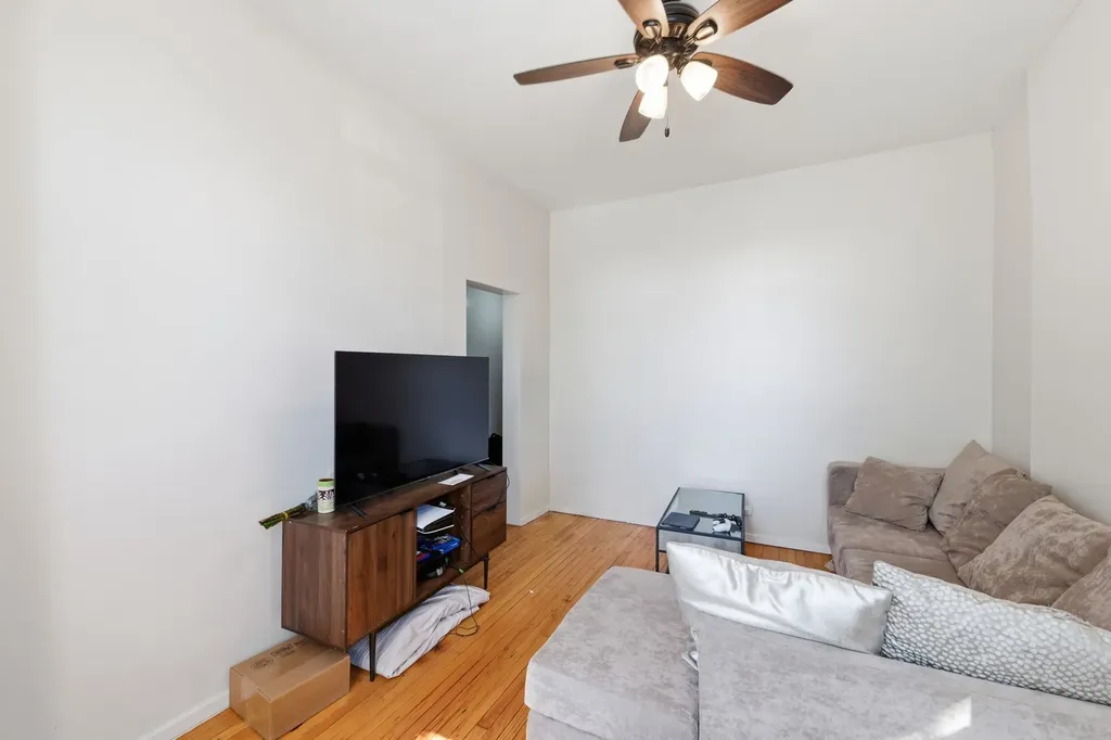 3819 South Wabash Avenue Chicago IL 60653