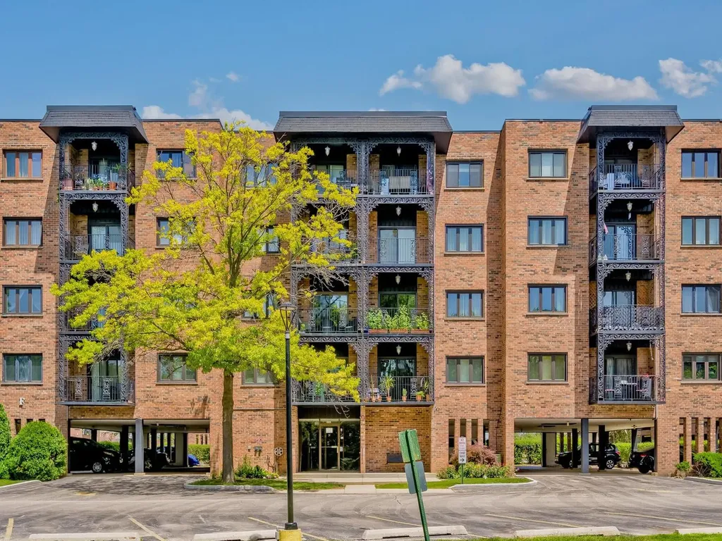 9356 Landings Lane Des Plaines IL 60016