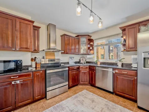 9356 Landings Lane Des Plaines IL 60016