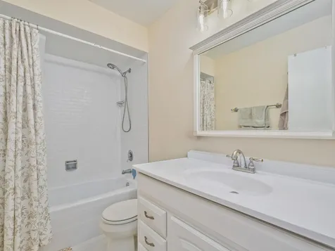 9356 Landings Lane Des Plaines IL 60016