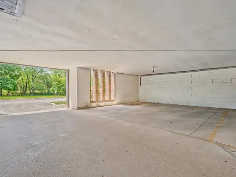 9356 Landings Lane Des Plaines IL 60016