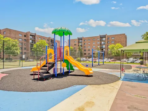 9356 Landings Lane Des Plaines IL 60016