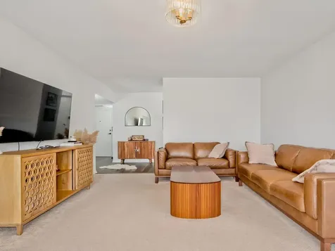 9356 Landings Lane Des Plaines IL 60016