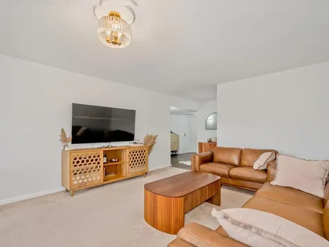 9356 Landings Lane Des Plaines IL 60016