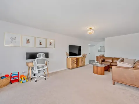 9356 Landings Lane Des Plaines IL 60016