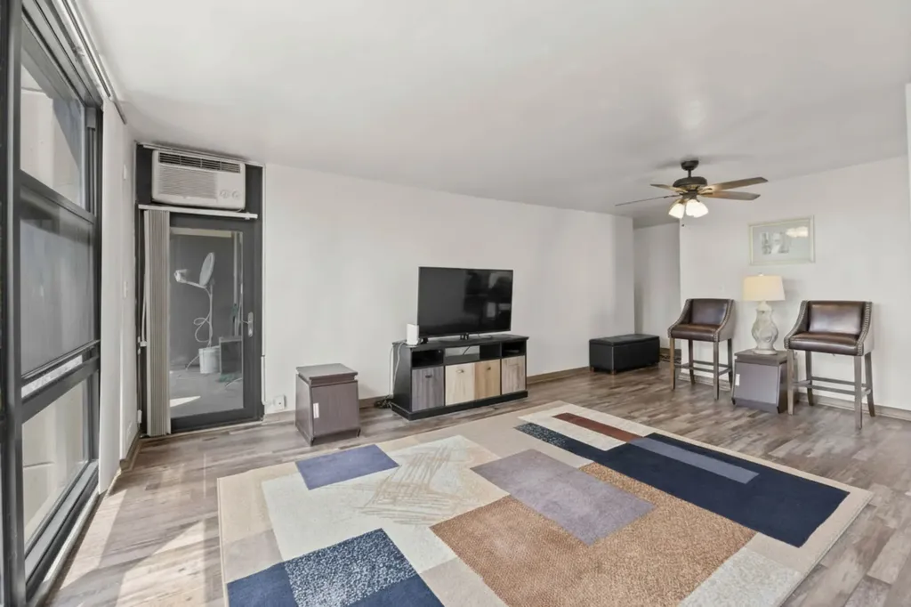2605 South Indiana Avenue Chicago IL 60616