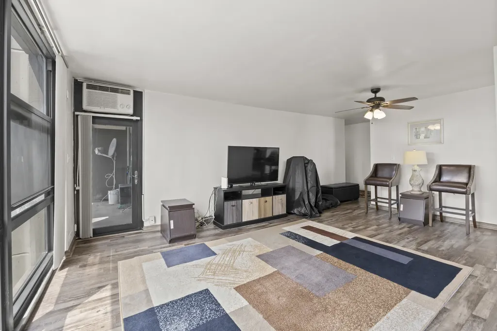 2605 South Indiana Avenue Chicago IL 60616
