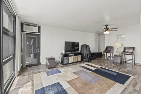 2605 South Indiana Avenue Chicago IL 60616