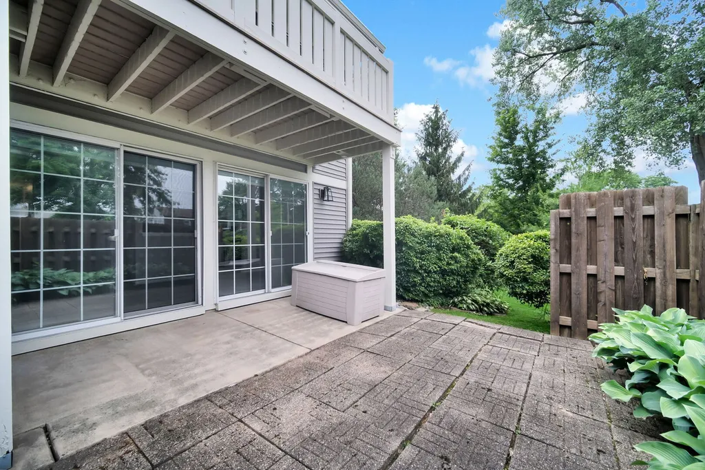 1671 Grosvenor Circle Wheaton IL 60189