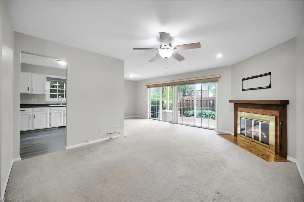 1671 Grosvenor Circle Wheaton IL 60189