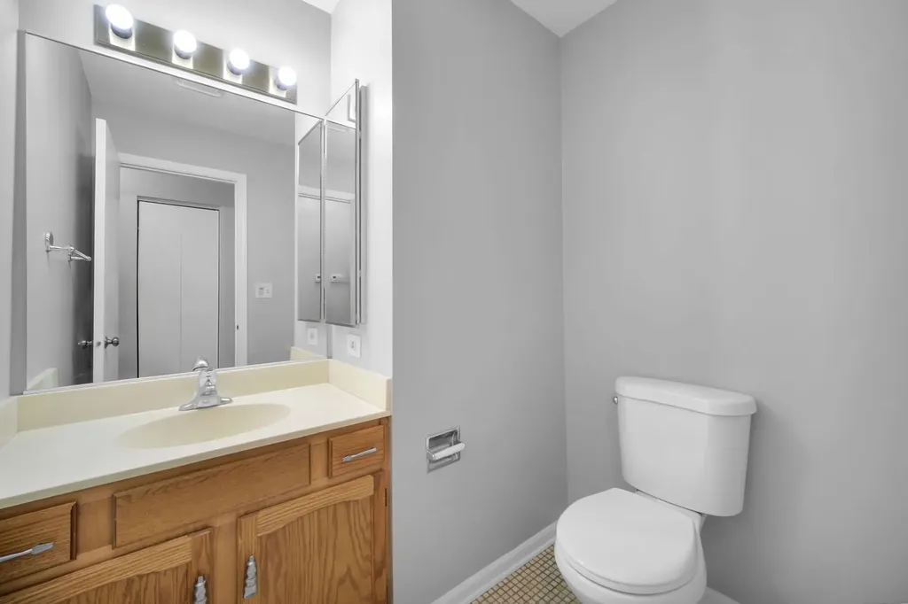 1671 Grosvenor Circle Wheaton IL 60189