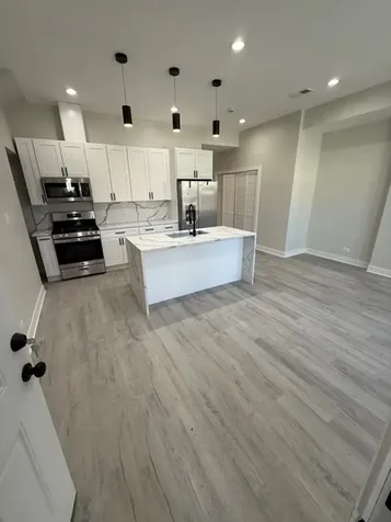 2933 West Lexington Street Chicago IL 60612