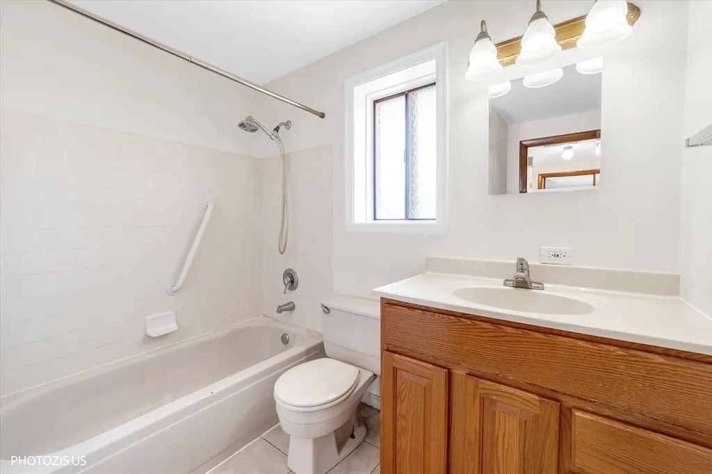 1309 Yarmouth Court Schaumburg IL 60193