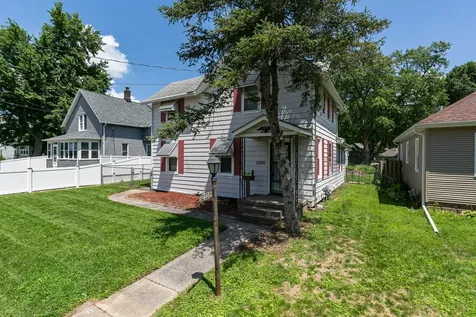 2320 18TH Street A Moline IL 61265