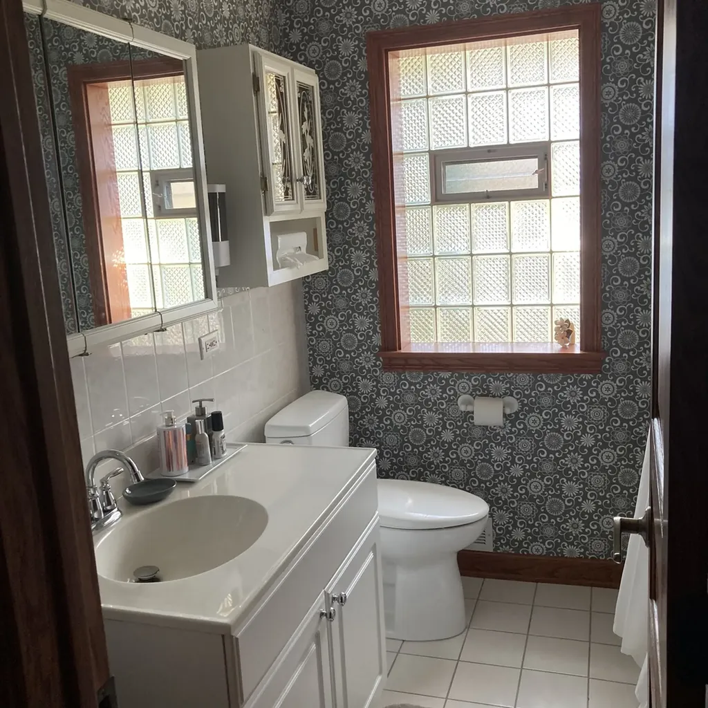 5775 North Nina Avenue Chicago IL 60631