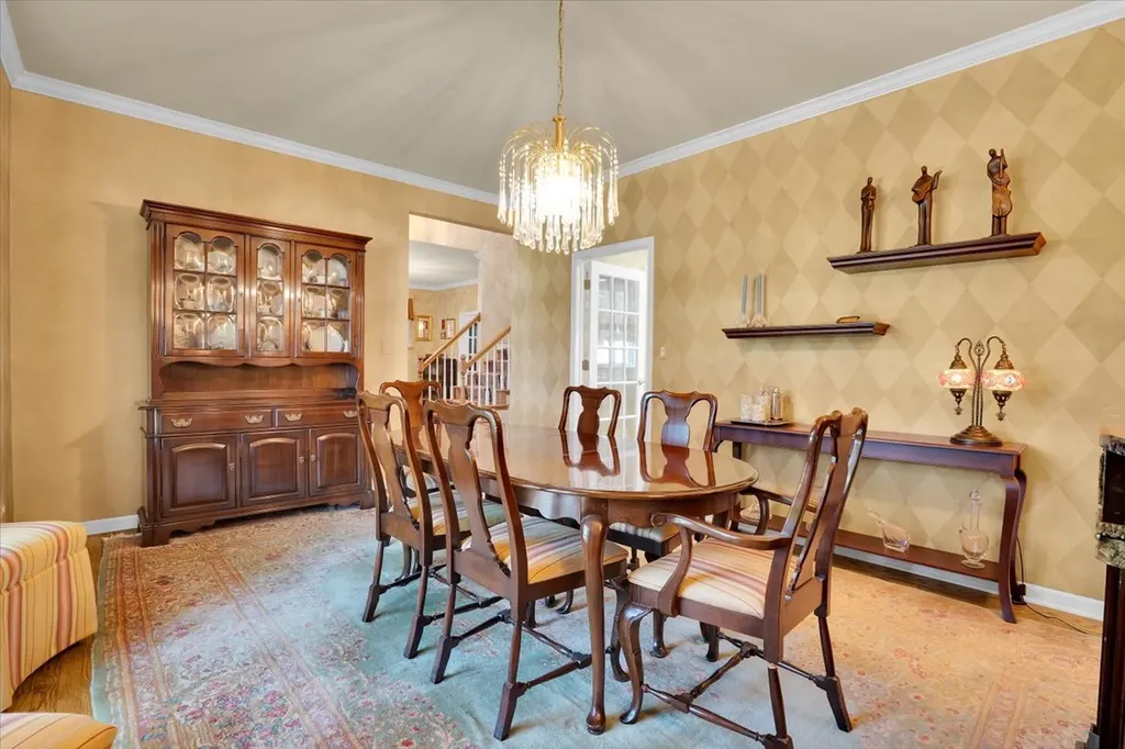 919 Roslyn Road Glen Ellyn IL 60137