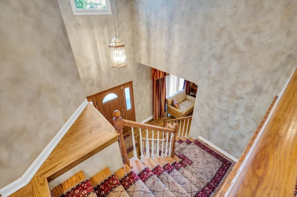 919 Roslyn Road Glen Ellyn IL 60137