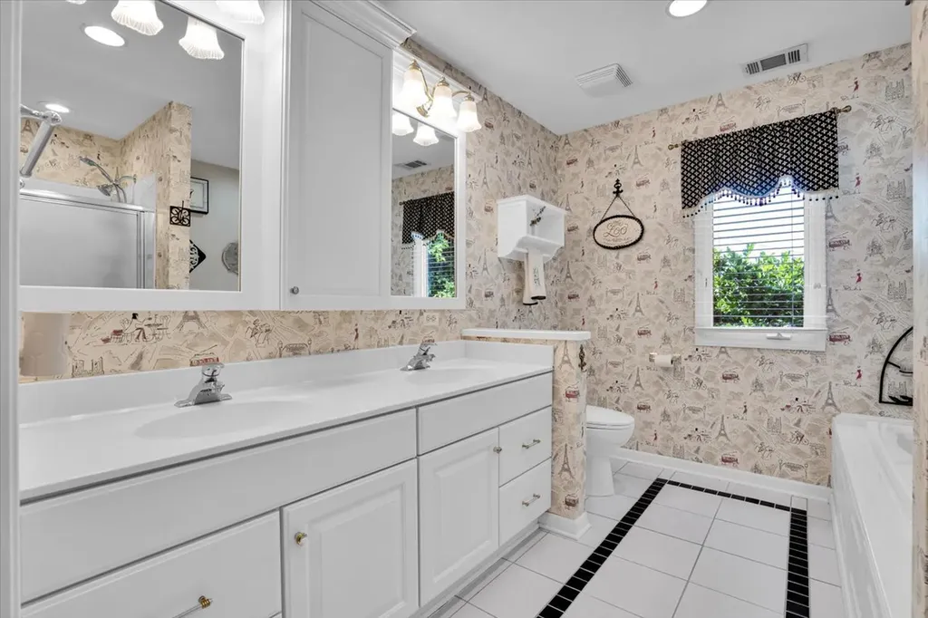 919 Roslyn Road Glen Ellyn IL 60137
