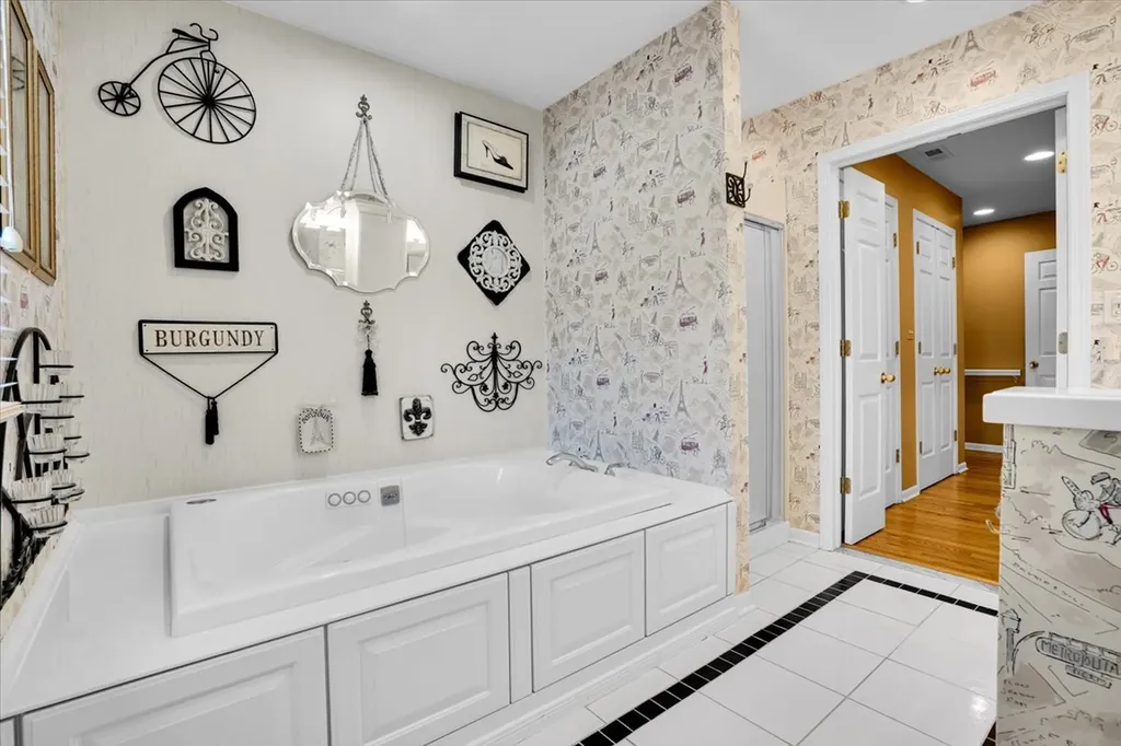 919 Roslyn Road Glen Ellyn IL 60137