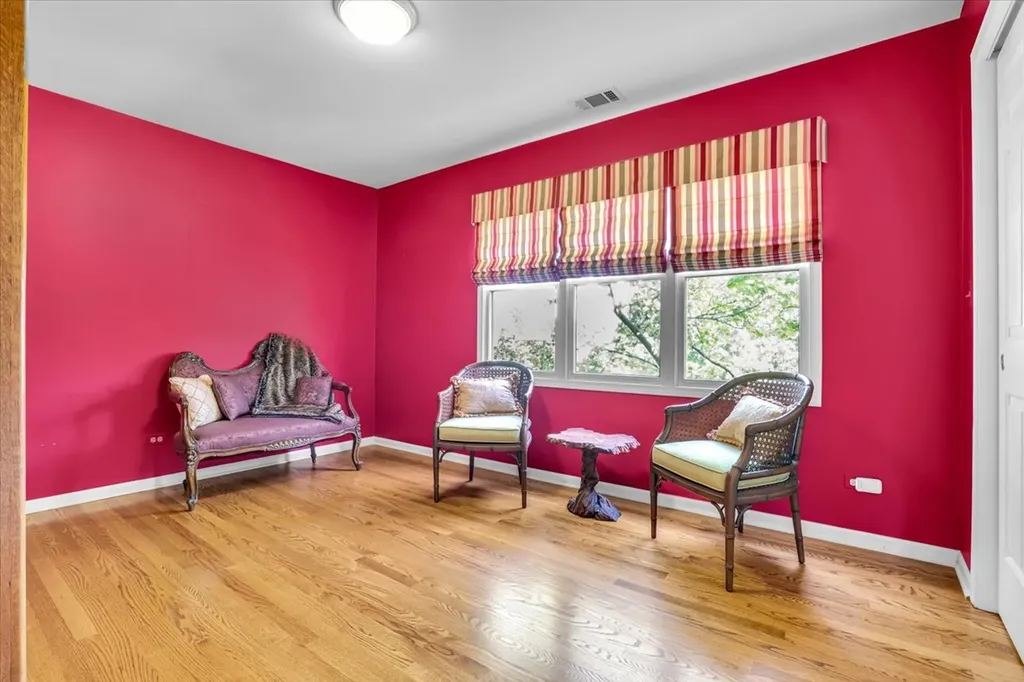 919 Roslyn Road Glen Ellyn IL 60137