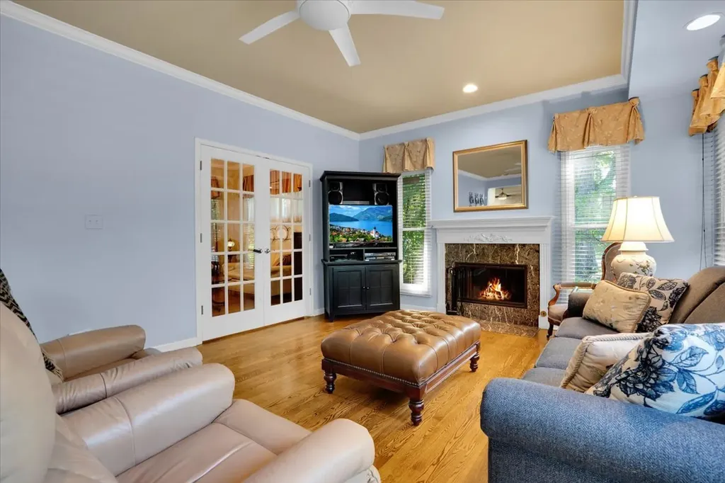 919 Roslyn Road Glen Ellyn IL 60137