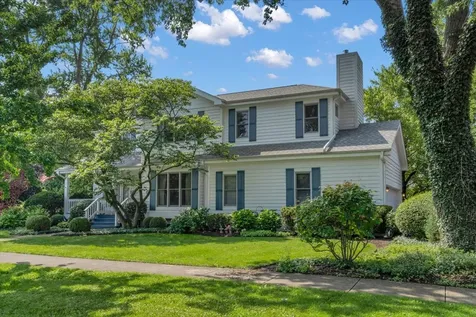 919 Roslyn Road Glen Ellyn IL 60137