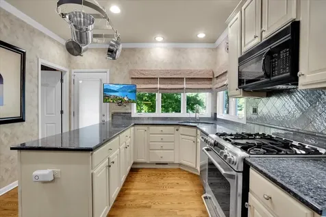 919 Roslyn Road Glen Ellyn IL 60137