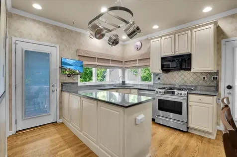 919 Roslyn Road Glen Ellyn IL 60137