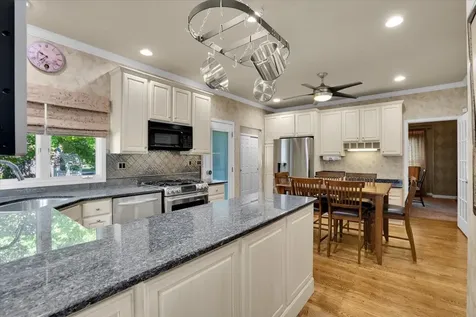 919 Roslyn Road Glen Ellyn IL 60137