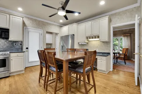 919 Roslyn Road Glen Ellyn IL 60137