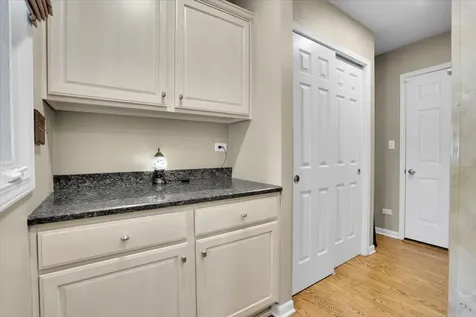 919 Roslyn Road Glen Ellyn IL 60137