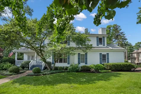 919 Roslyn Road Glen Ellyn IL 60137