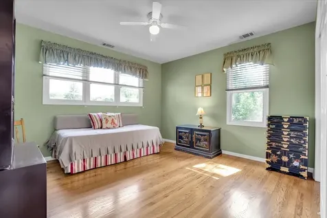 919 Roslyn Road Glen Ellyn IL 60137