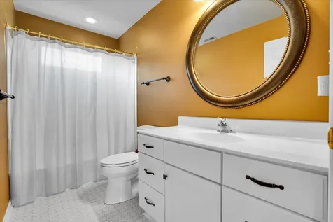 919 Roslyn Road Glen Ellyn IL 60137