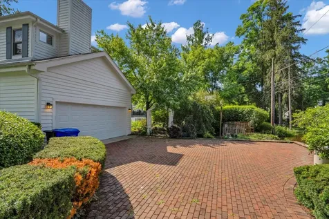 919 Roslyn Road Glen Ellyn IL 60137