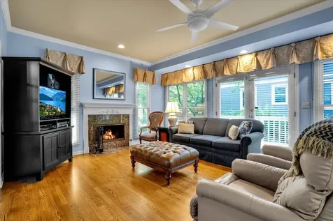 919 Roslyn Road Glen Ellyn IL 60137