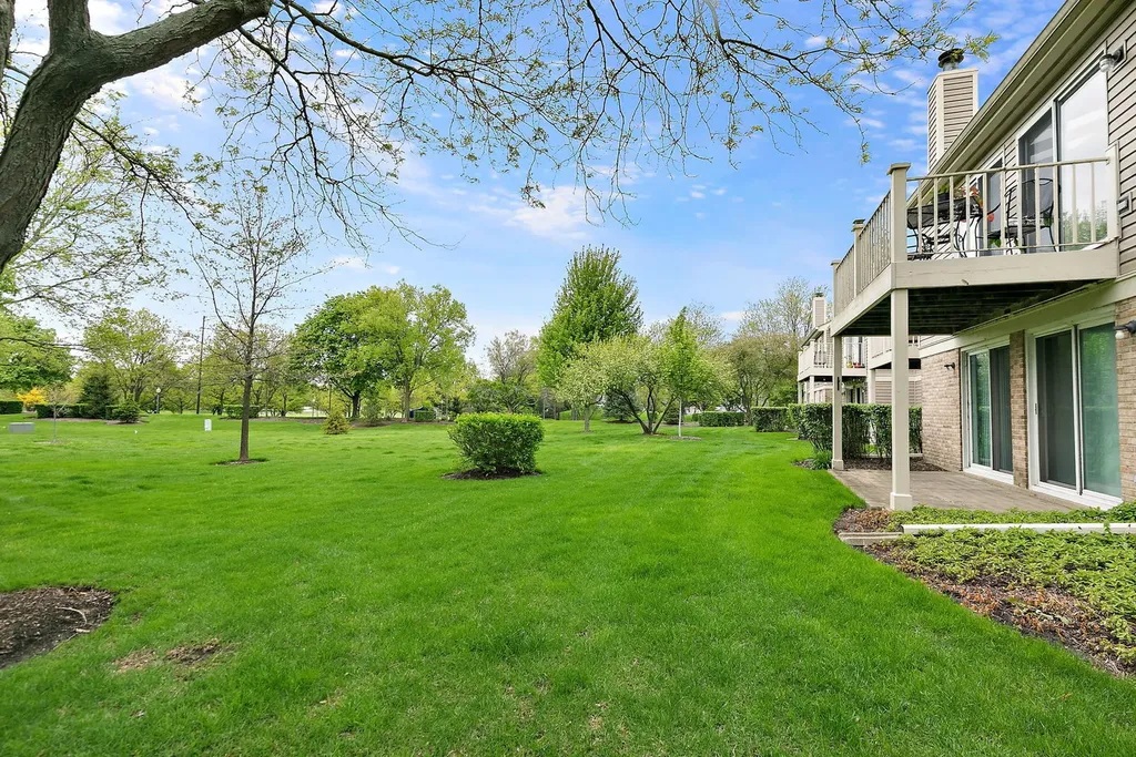 2838 Meadow Lane Schaumburg IL 60193