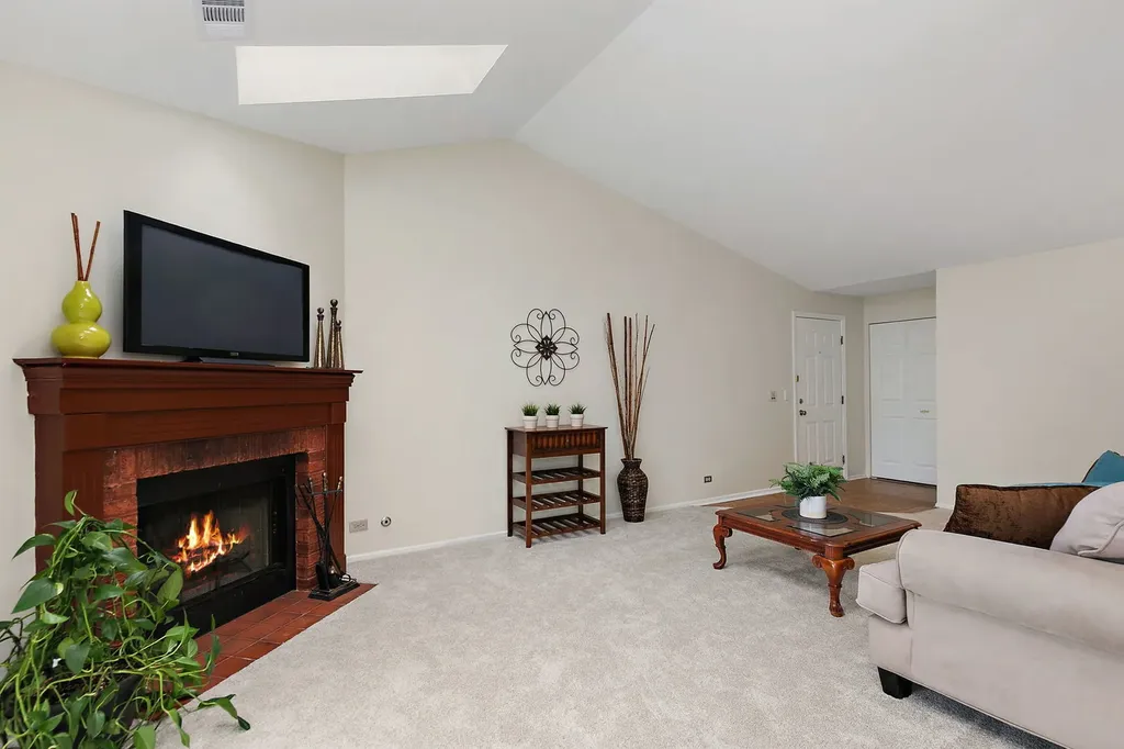 2838 Meadow Lane Schaumburg IL 60193