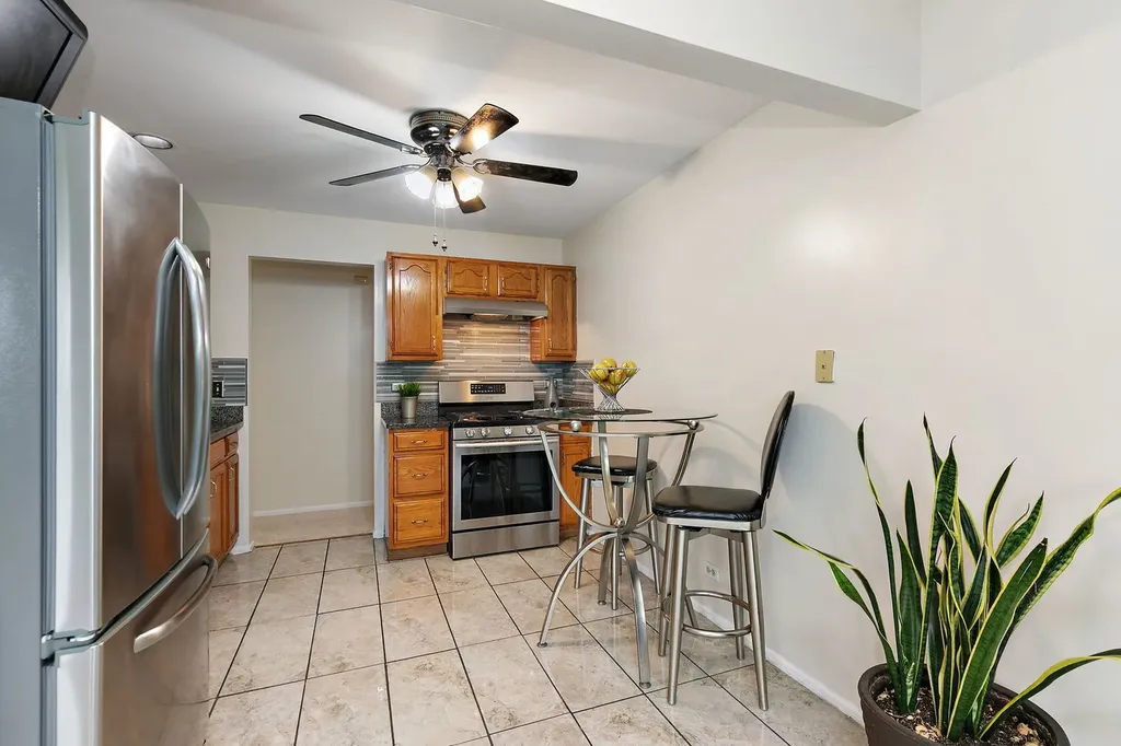 2838 Meadow Lane Schaumburg IL 60193