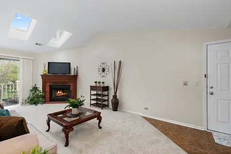 2838 Meadow Lane Schaumburg IL 60193